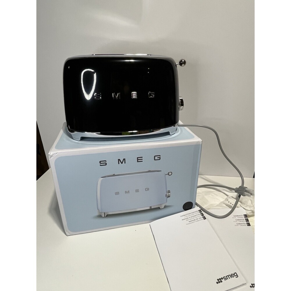 Smeg  50's Retro Style Glossy Black 2 Slice Toaster Removable Crumb Tray